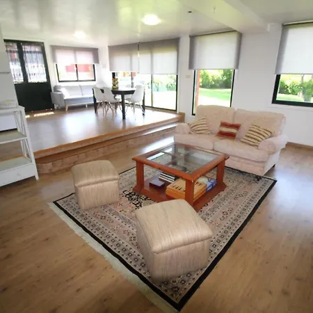 בית נופש A Broula Casa Con Piscina קנגס דה מוראסו